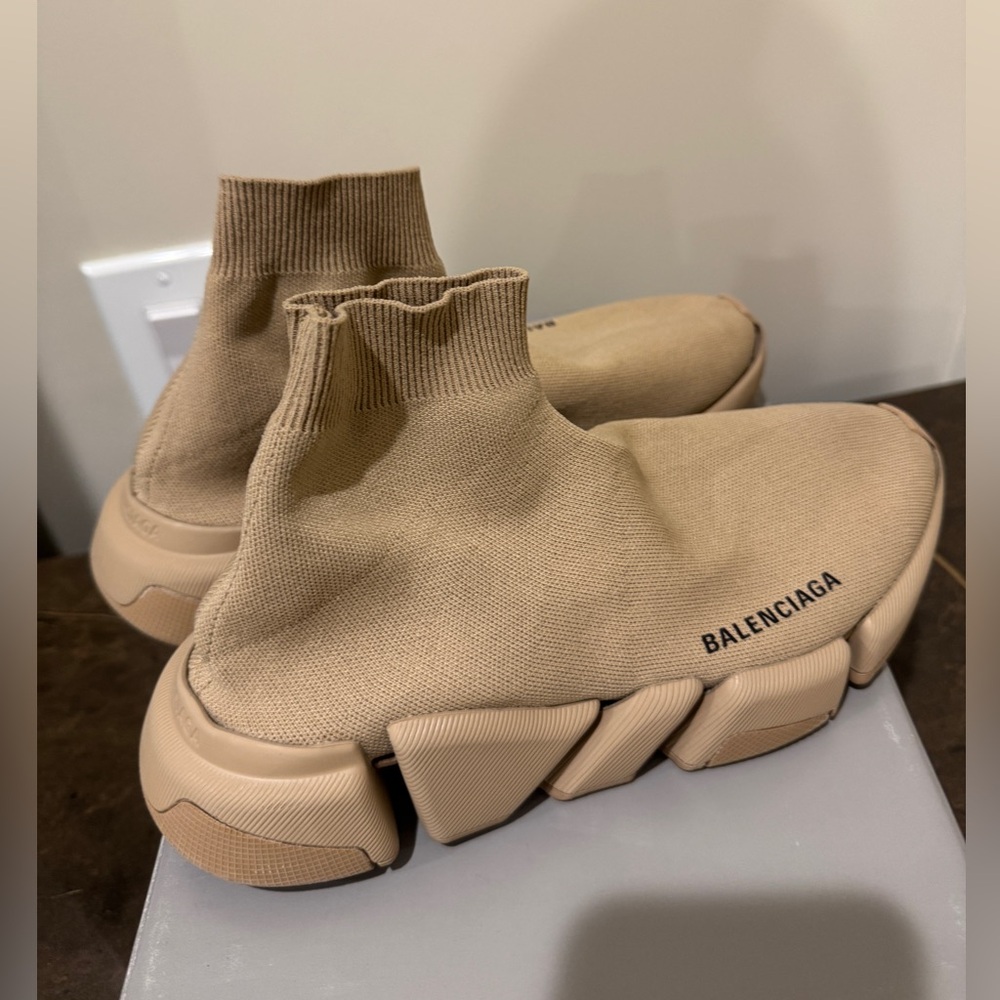 Balenciaga speed 2.0 knit sneakers beige